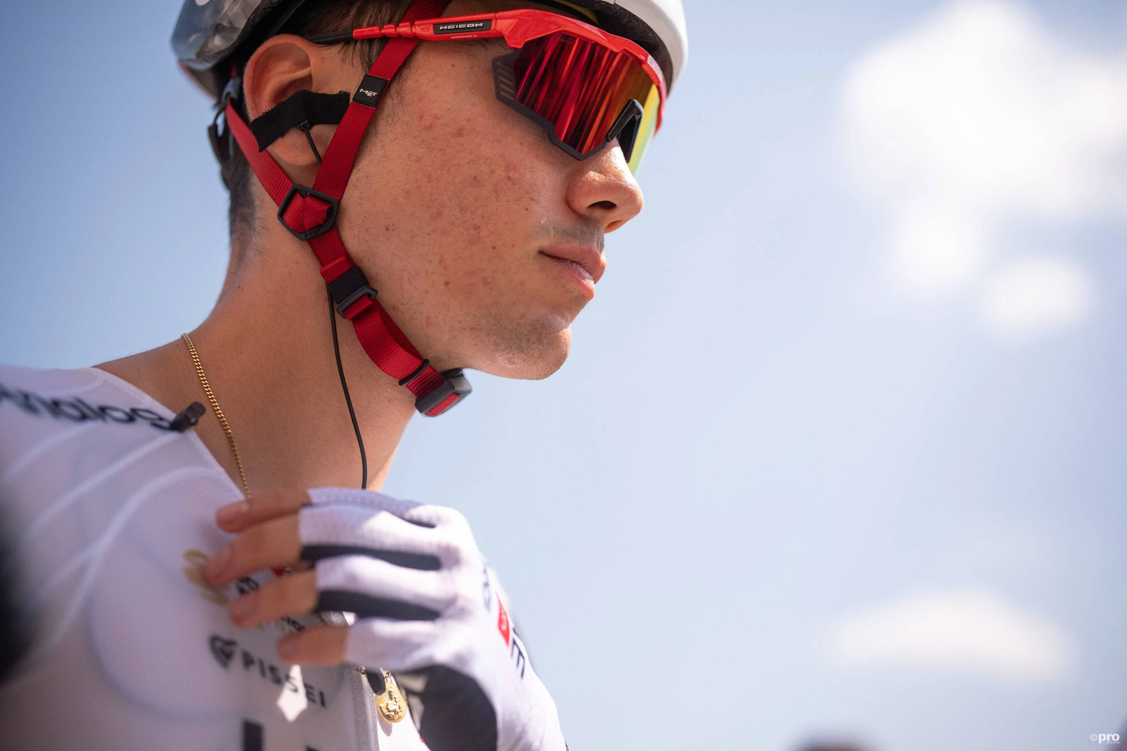 Juan Ayuso, en acción en la Vuelta a España 2025 con UAE