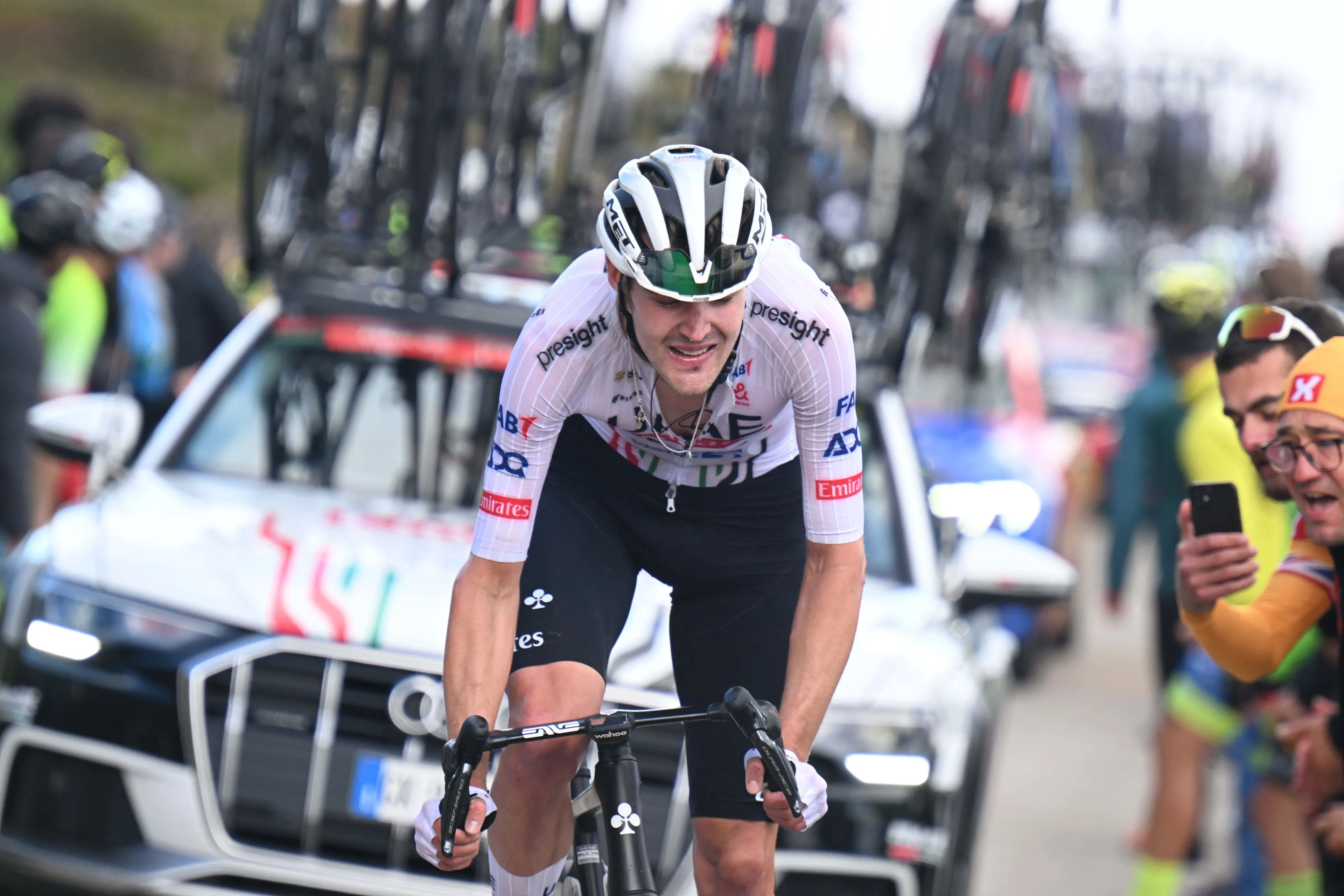 Pavel Sivakov, en acción con UAE Team Emirates XRG