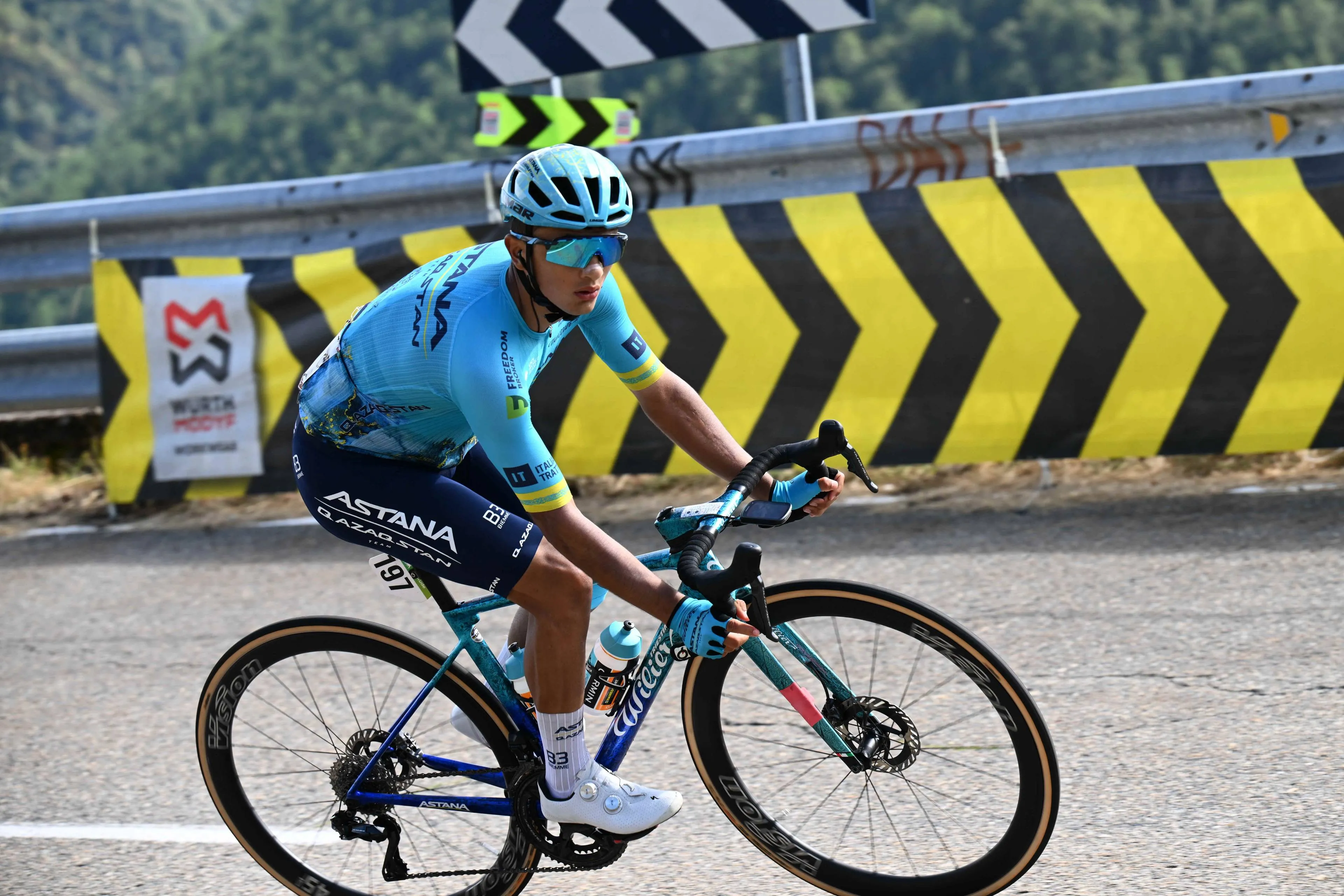 Santiago Umba, en acción con el equipo Astana.