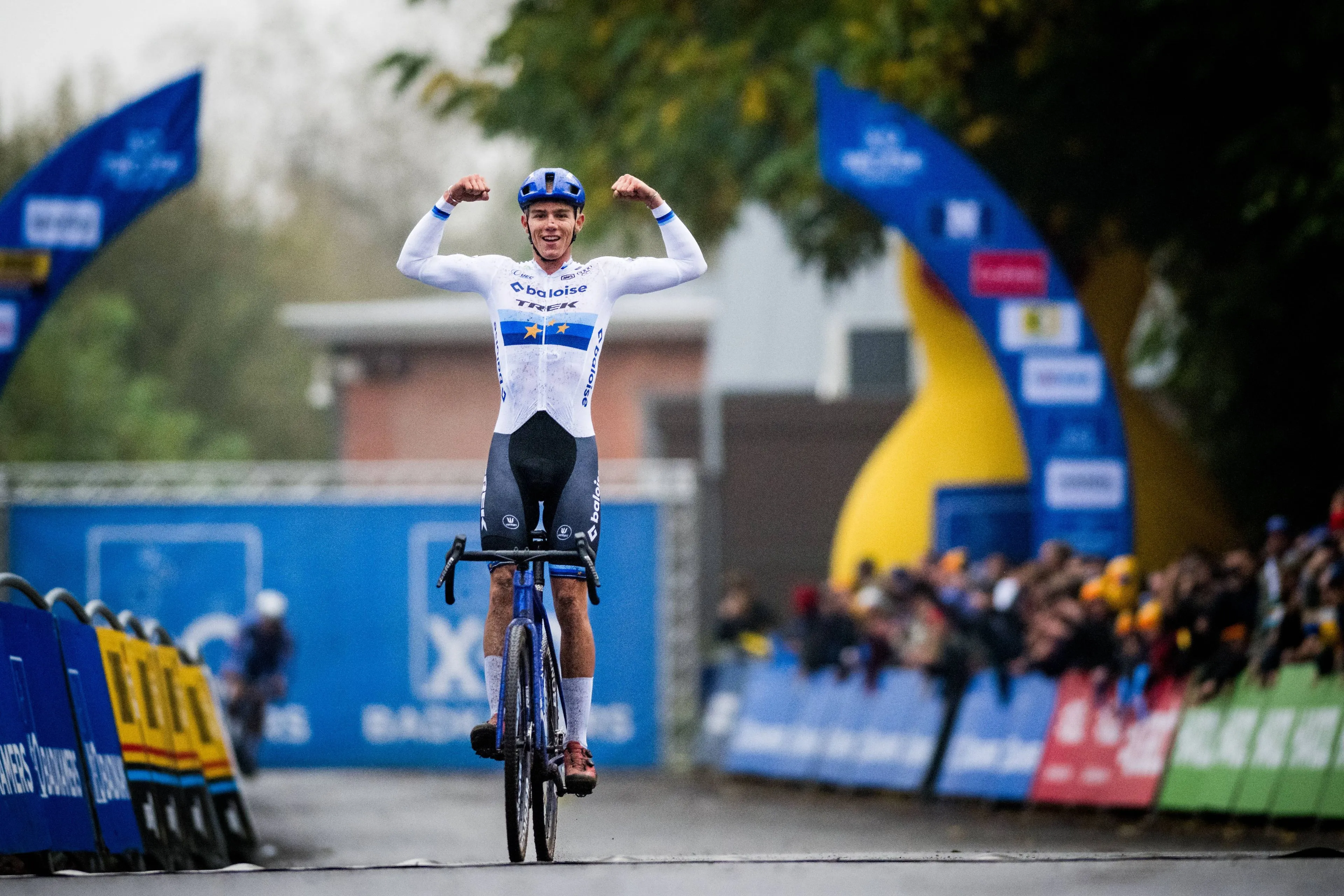Thibau Nys celebrando una victoria como antiguo campeón de Europa