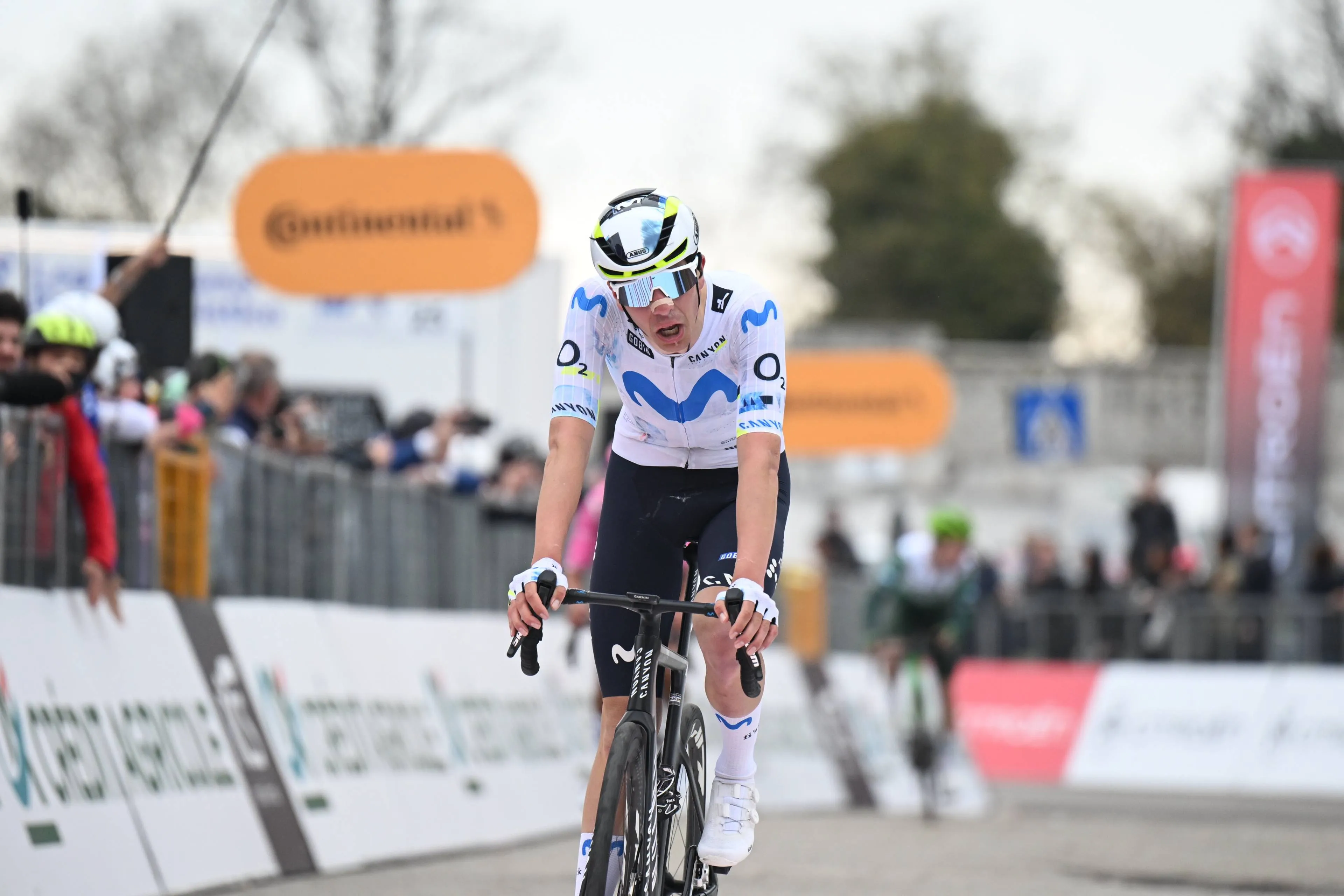 Cian Uijtdebroeks, en la temporada 2026 con Movistar Team.