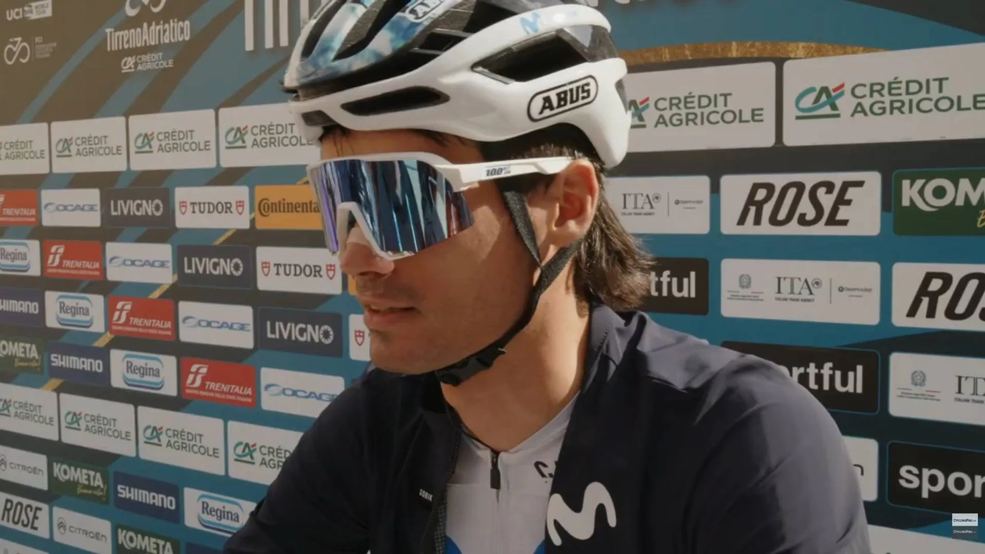 Javi Romo, en la salida de la etapa 6 de Tirreno Adriático 2026.