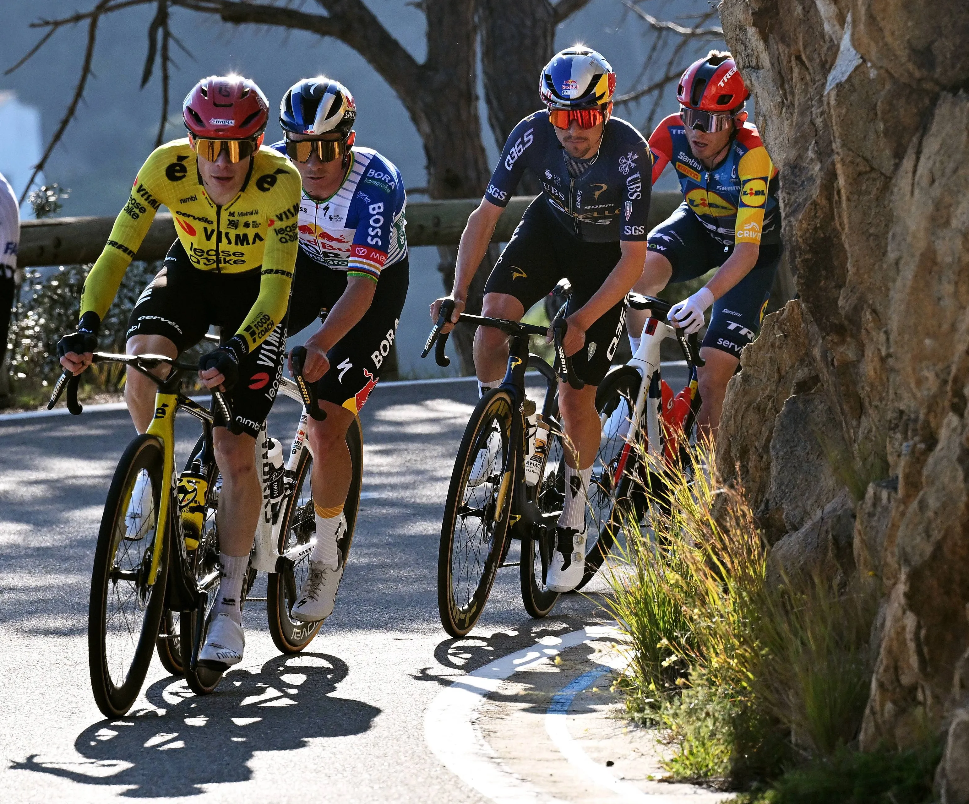 Jonas Vingegaard, Remco Evenepoel, Tom Pidcock y Mattias Skjelmose ascienden juntos en la Volta a Catalunya 2026