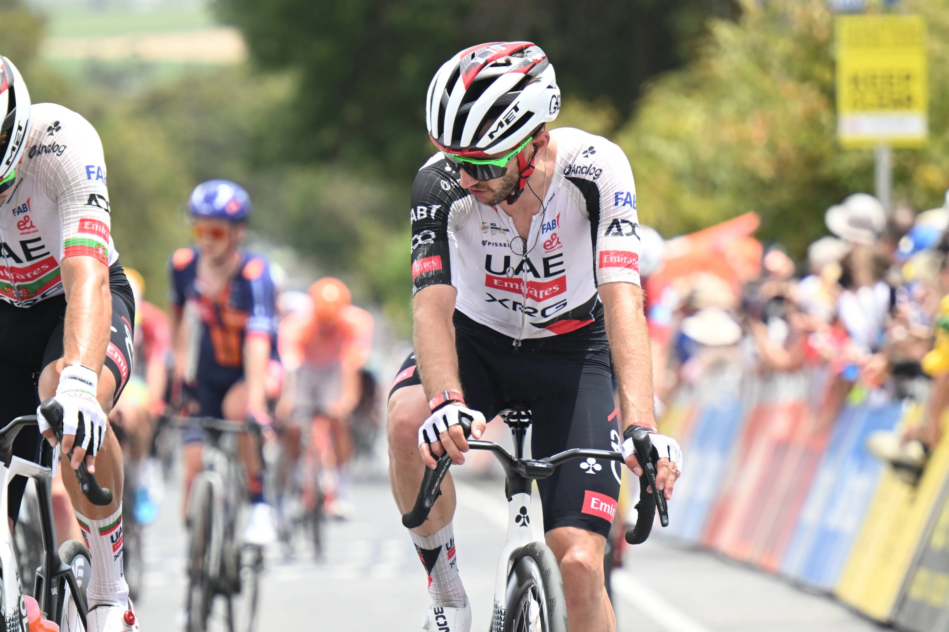 Adam Yates, corredor de UAE Team Emirates XRG.