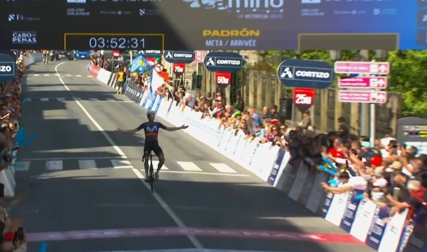 Iván Romeo celebra su victoria en O Gran Camiño 2026.