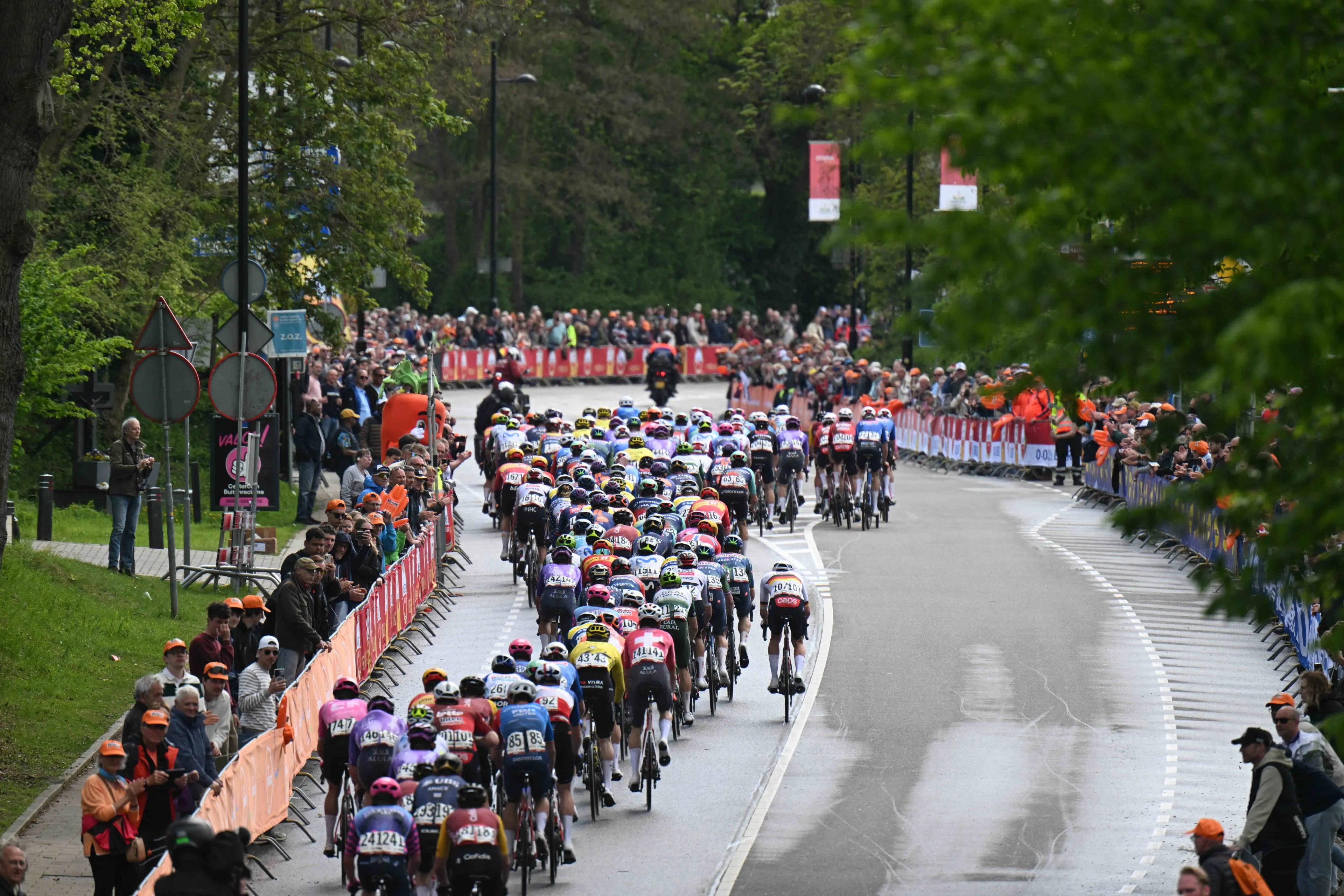 Pelotón profesional en la temporada 2026.