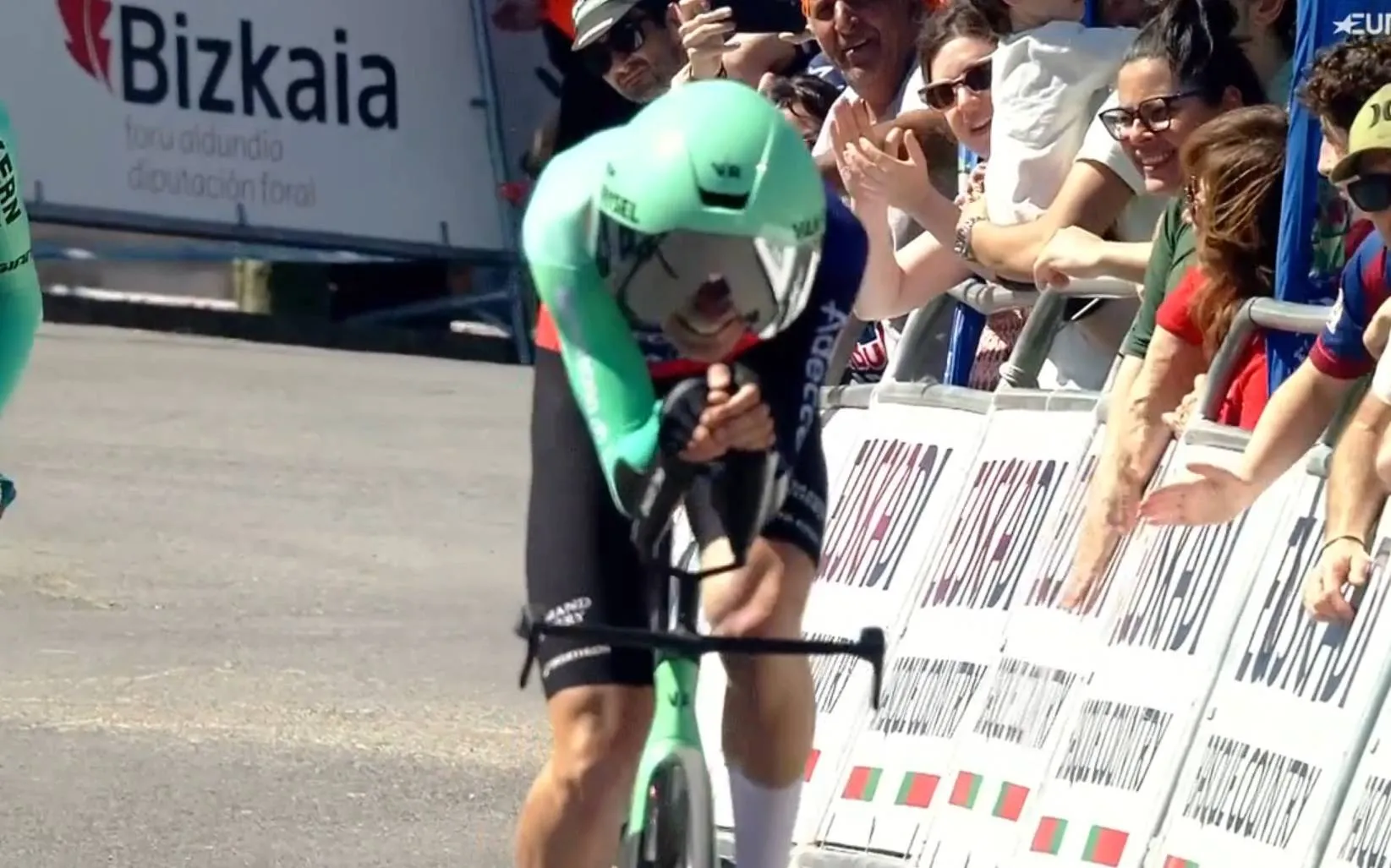 Paul Seixas, en la contrarreloj inicial de la Itzulia 2026.