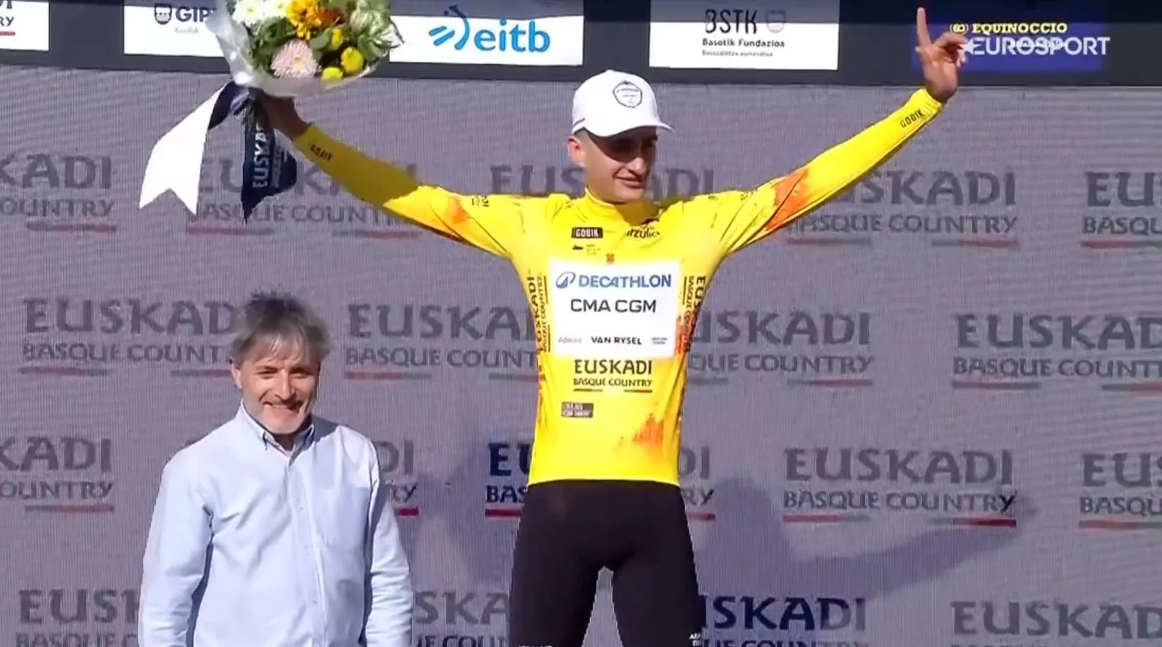 Paul Seixas, con el maillot amarillo de la Itzulia 2026.