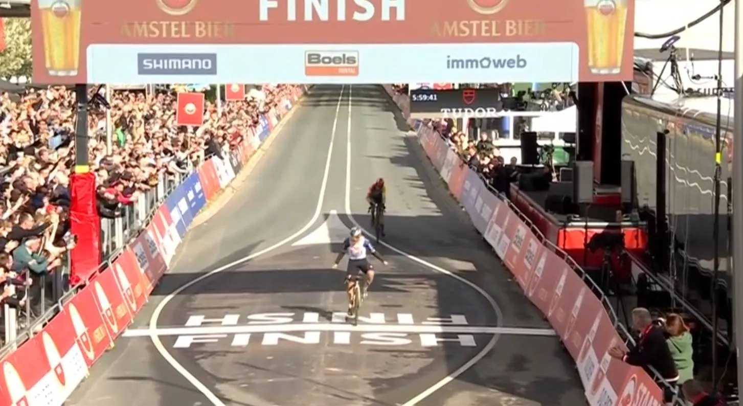 Remco Evenepoel gana la Amstel Gold Race 2026.