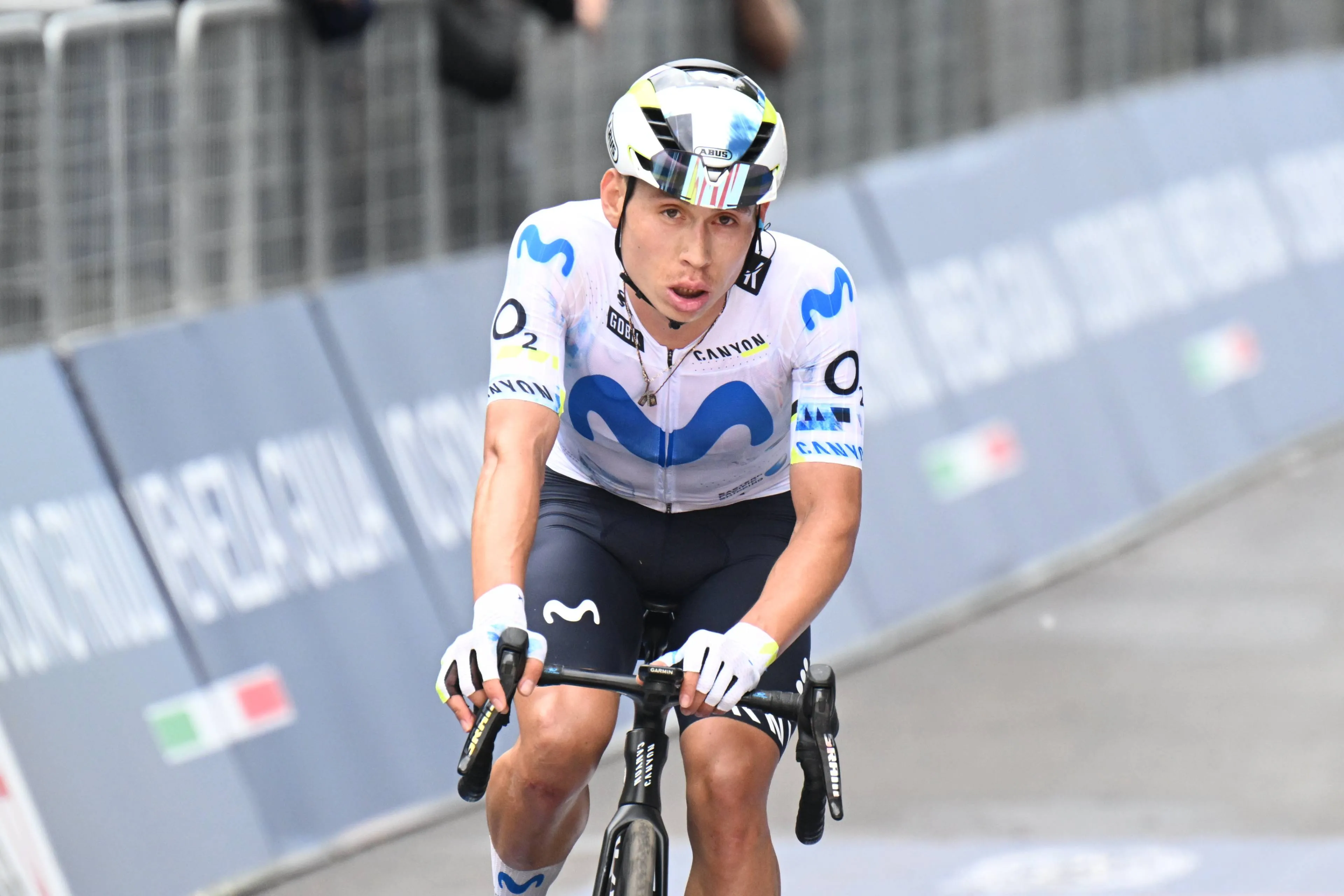 Mientras Enric Mas se cae, Einer Rubio emerge como la esperanza de Movistar  en el Giro de Italia