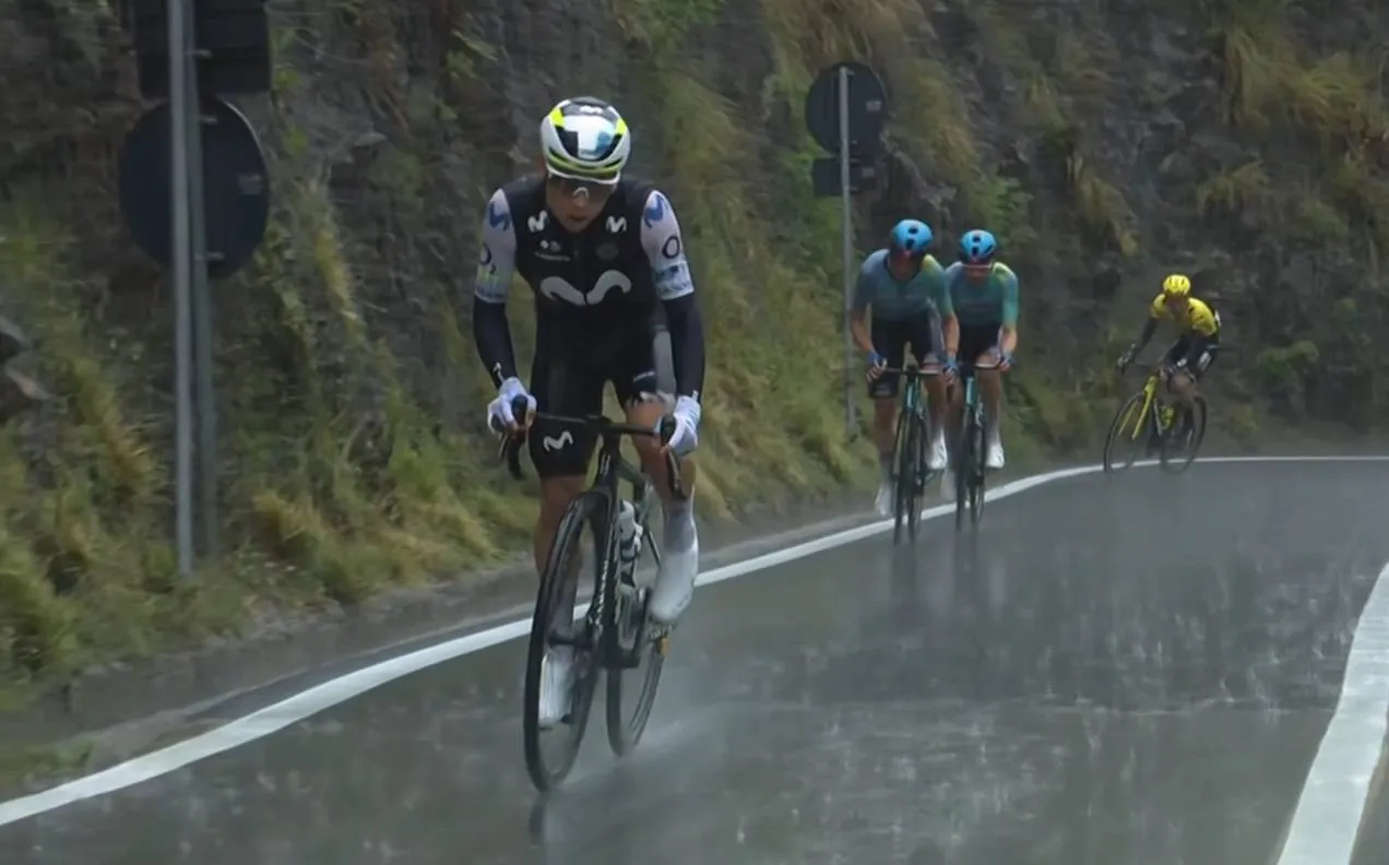Einer Rubio, en el Giro de Italia 2026 con Movistar Team.
