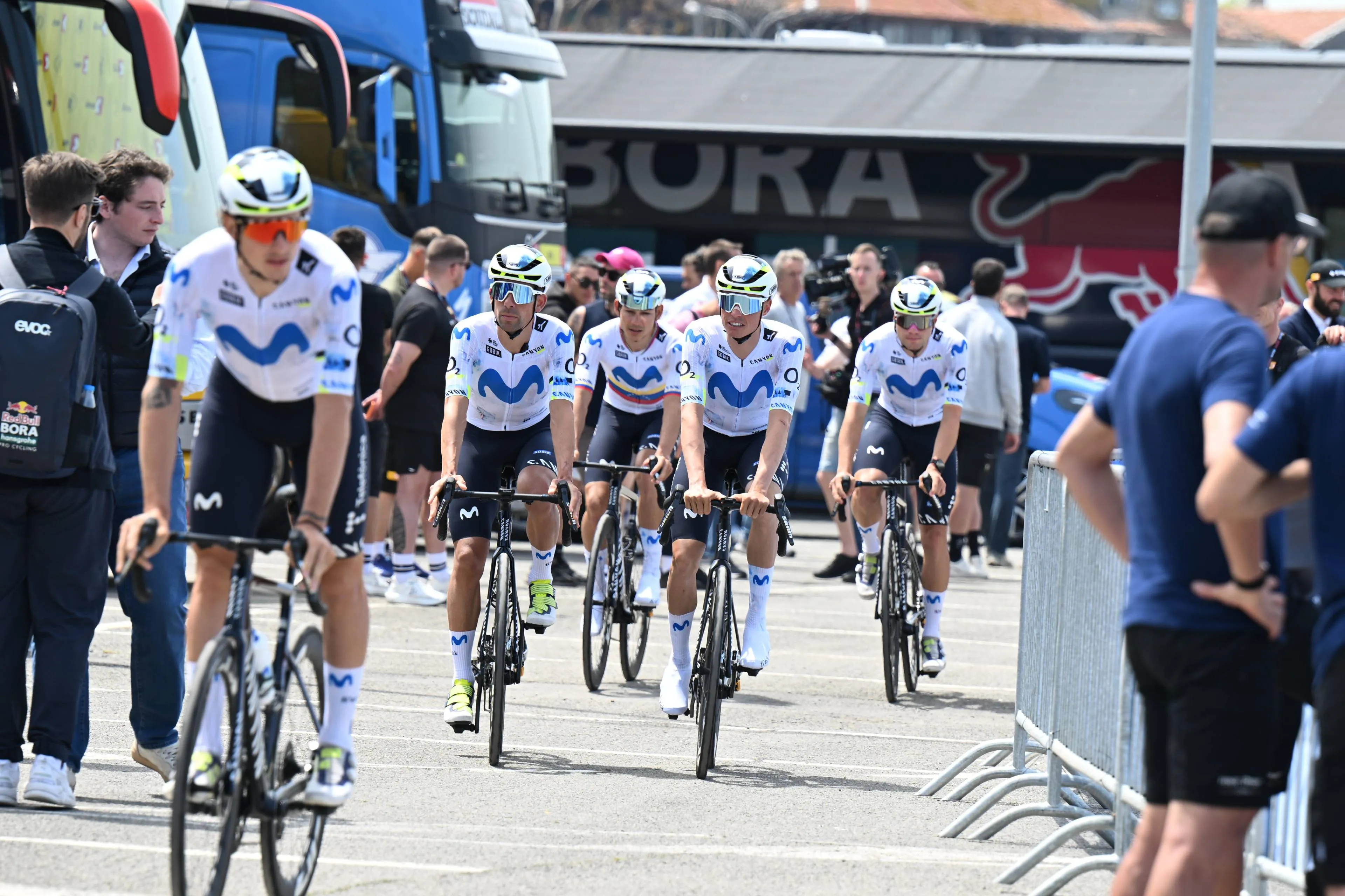 Movistar Team, en el Giro de Italia 2026.