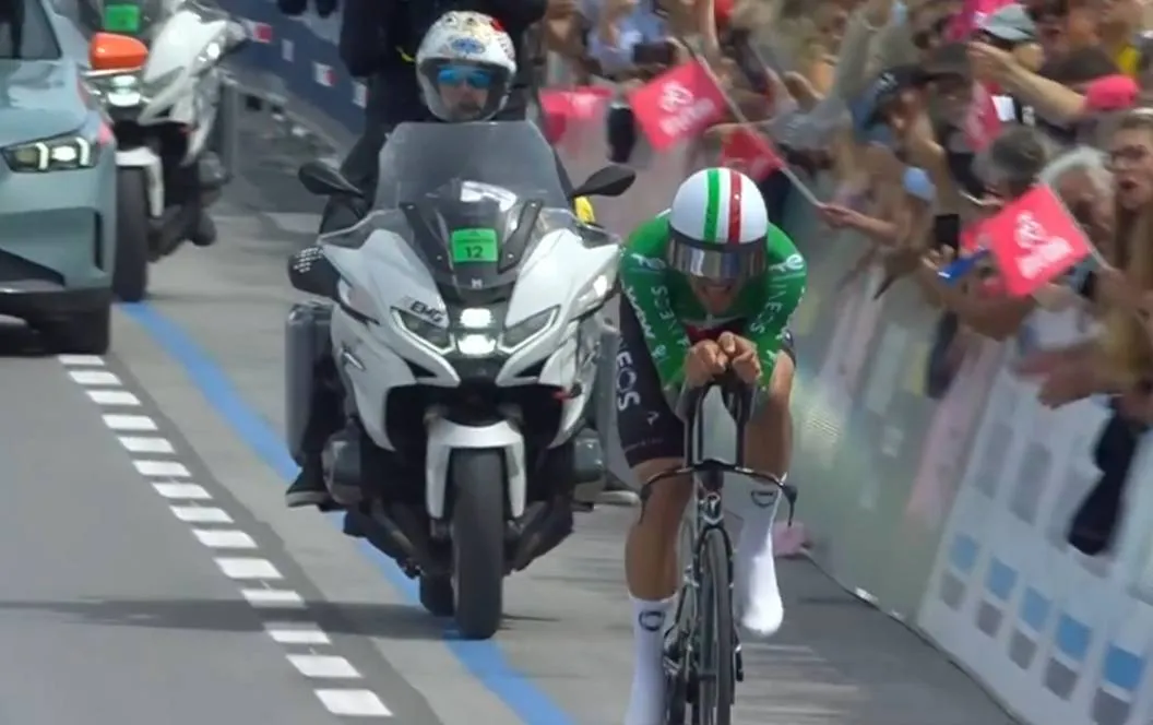 Filippo Ganna, en la contrarreloj del Giro de Italia 2026.