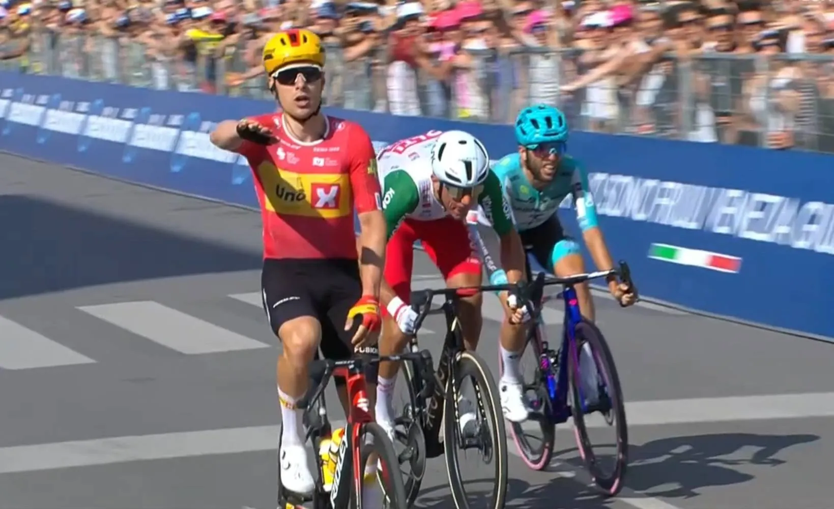 Fredrik Dversnes gana la etapa 15 del Giro de Italia 2026.