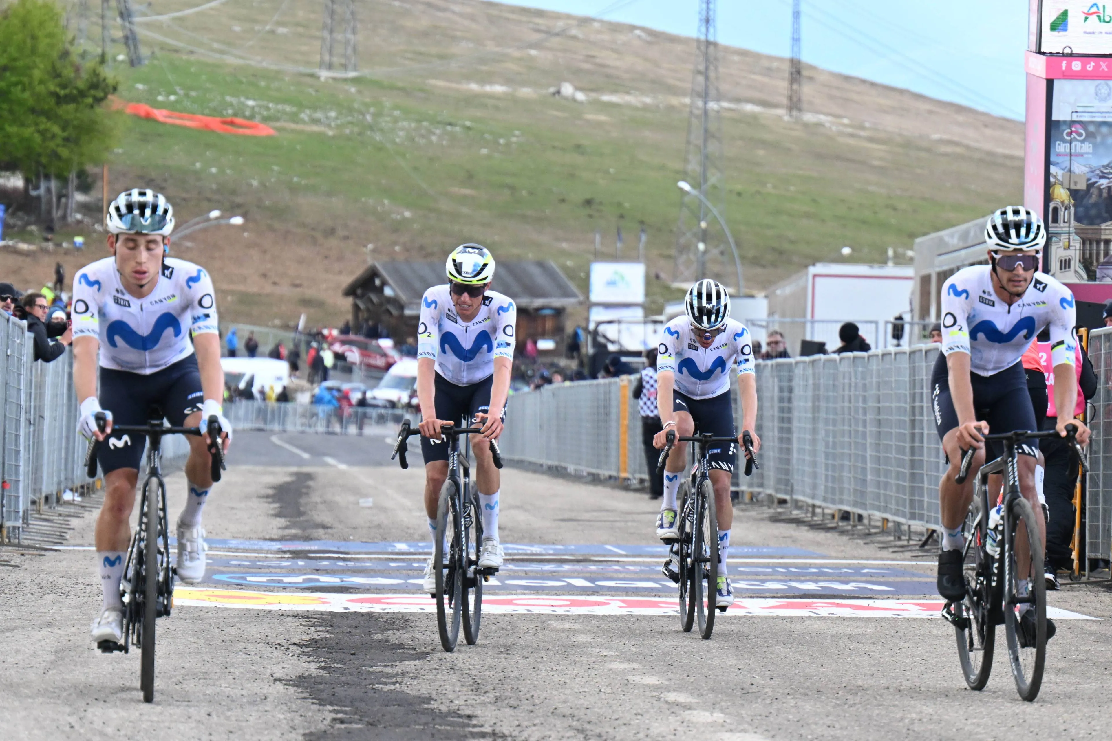 Movistar Team en el Giro de Italia 2026.