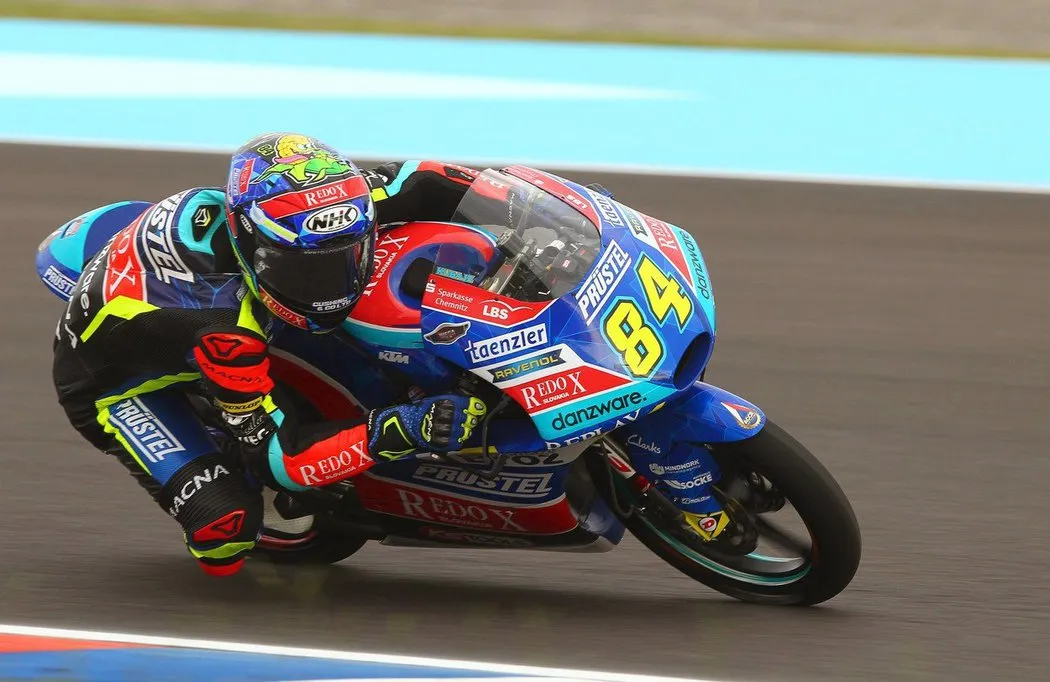 5659235 sport motorismus moto3 motocykly jakub kornfeil v0