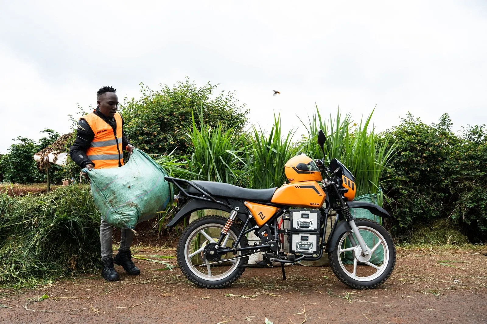 653a90a2342a1312b5e1d09f roam kenya 13 p 1600