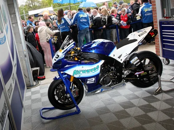 airwaves yamaha r1 pit box gse racing