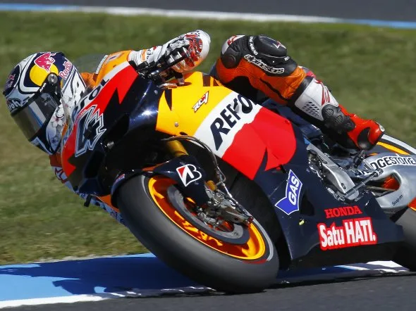 andrea dovizioso race phillip island 2011