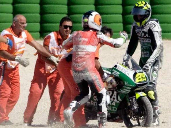 andrea iannone vs pol espargaro