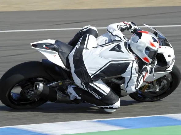 aprilia rsv4 aprc action