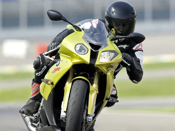 bmw s1000rr wheeling