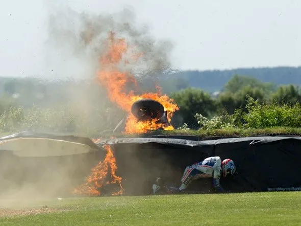 bsb crash seeley snetterton 2012 2