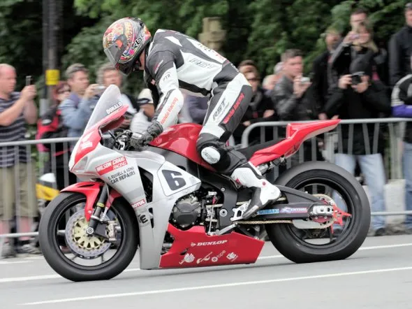 cam donald tt superbike 2011