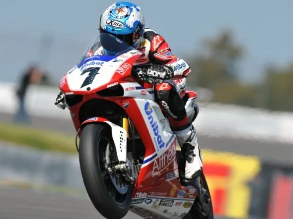 carlos checa race1 nurburgring 2011 2