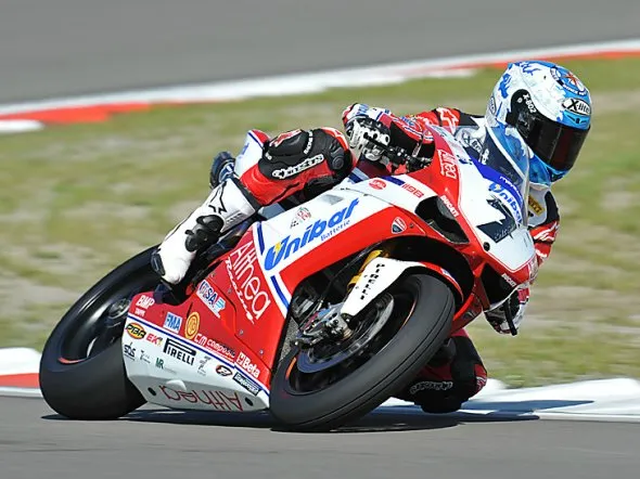 carlos checa superpole nurburgring 2011