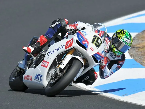 chaz davies aprilia rsv4 phillip island