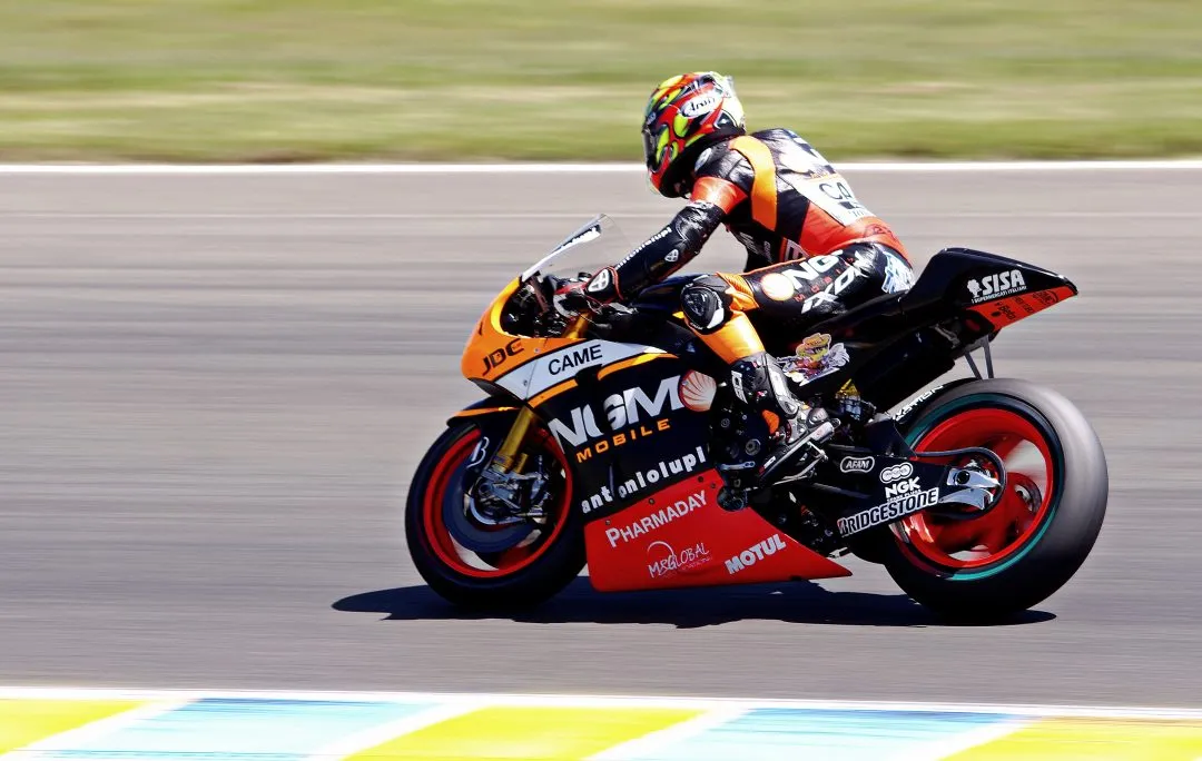 colin edwards ngm forward racing motogp 2014 le mans 14219906674 e1612781094651