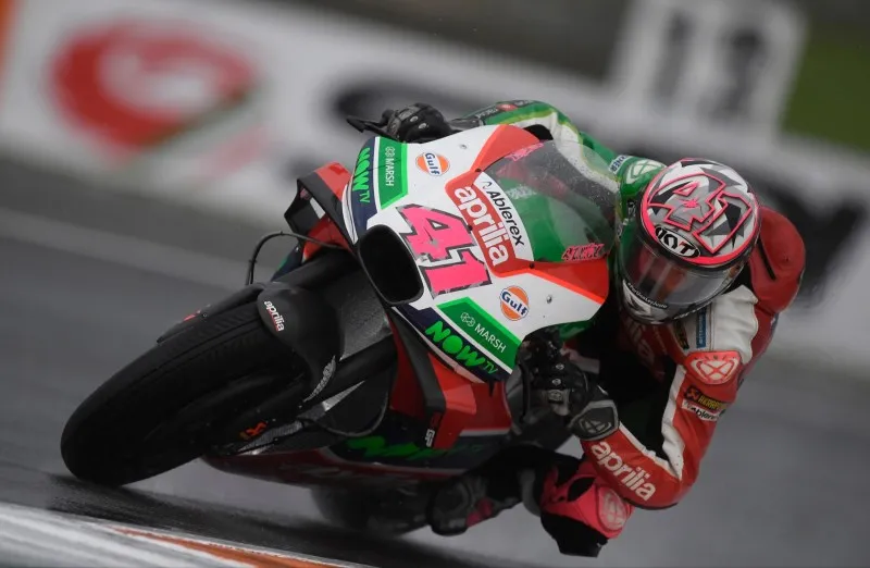 cover aprilia 3 e1542386194293