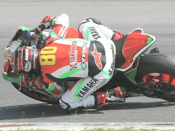 dakota mamola yakhnich