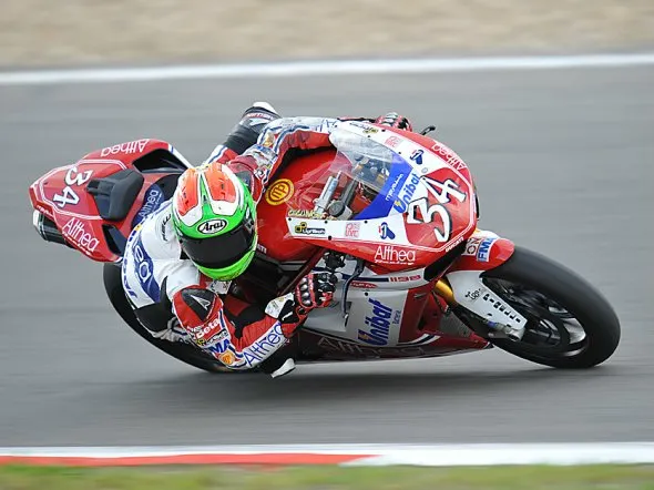 davide giugliano pole nurburgring 2011