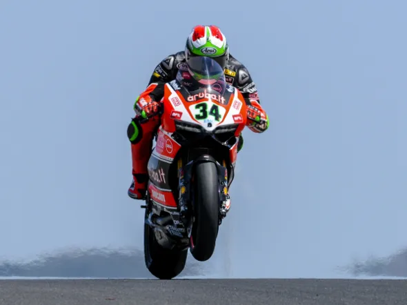 davide giugliano superpole portimao 2015