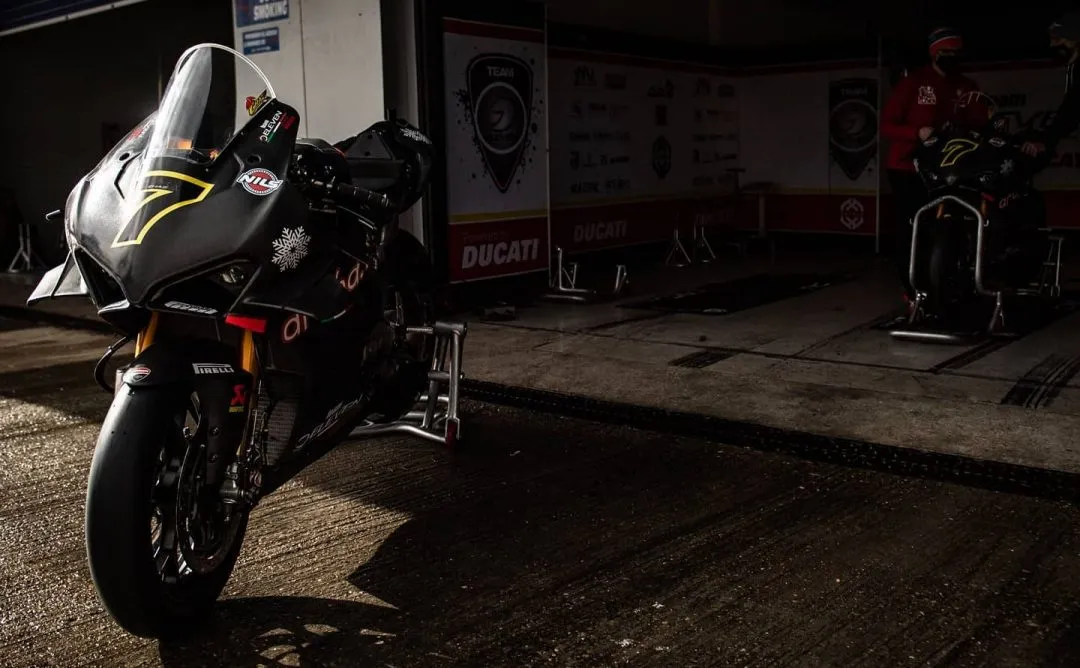 davies go eleven superbike 1 e1612360964364