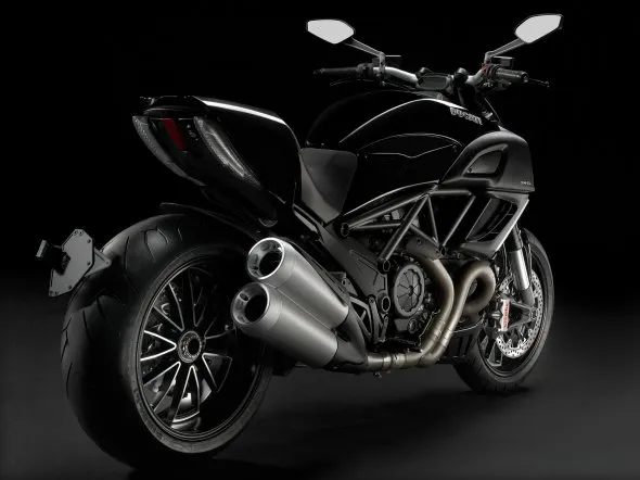 ducati diavel diamond black 2