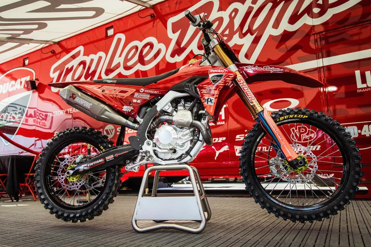 Ducati arriva nell'AMA Supercross: dal 2026 con Troy Lee Designs