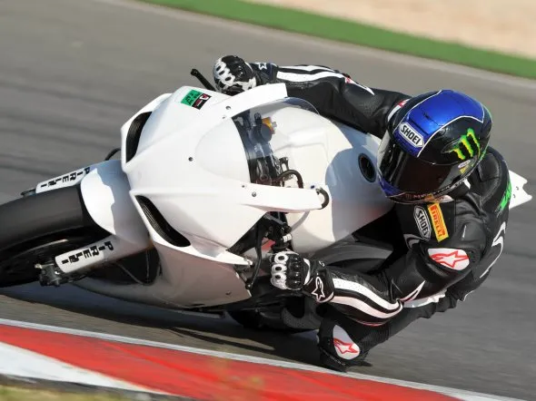 eugene laverty aprilia testing 2012
