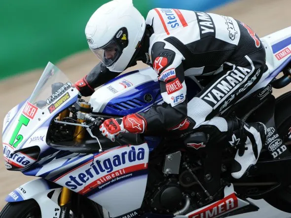 eugene laverty test yamaha r1