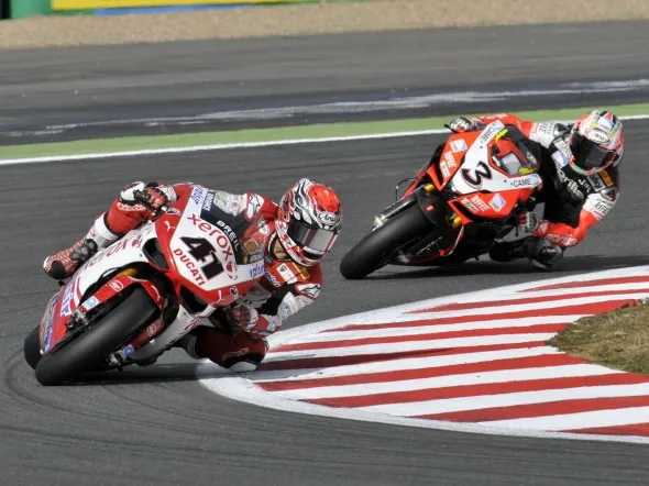 haga vs biaggi magny cours wsbk 09