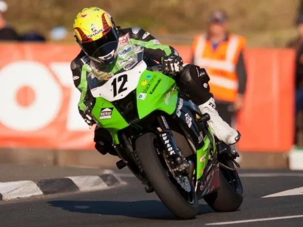 ian lougher tt superbike 2011