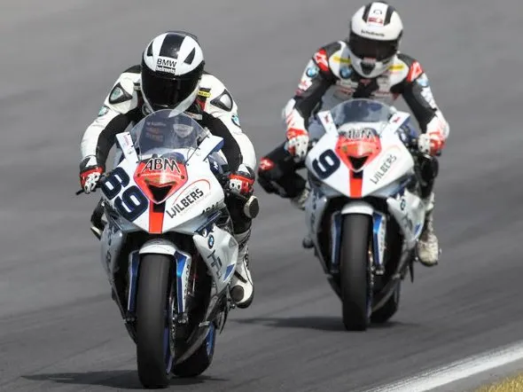 idm wilbers bmw racing 2013 01