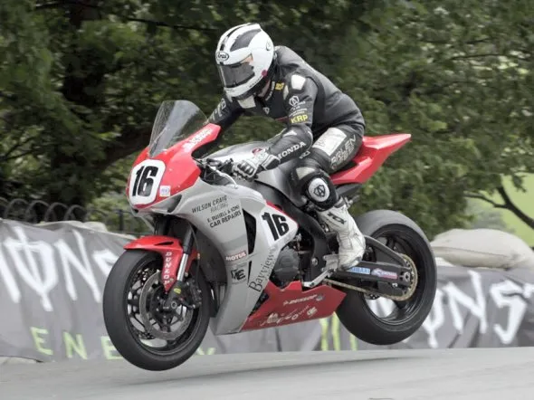 iomtt 2011 william dunlop ballaugh bridge