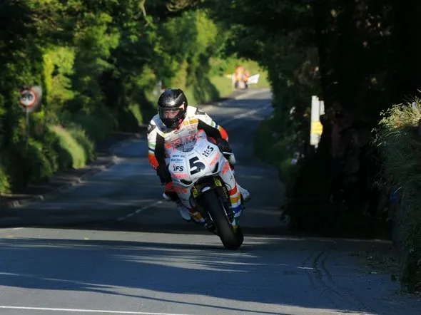 iomtt superbike race 2