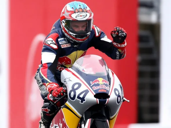 jakub kornfeil chequered flag sachsenring