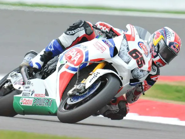 jonathan rea win race1 silverstone 2013