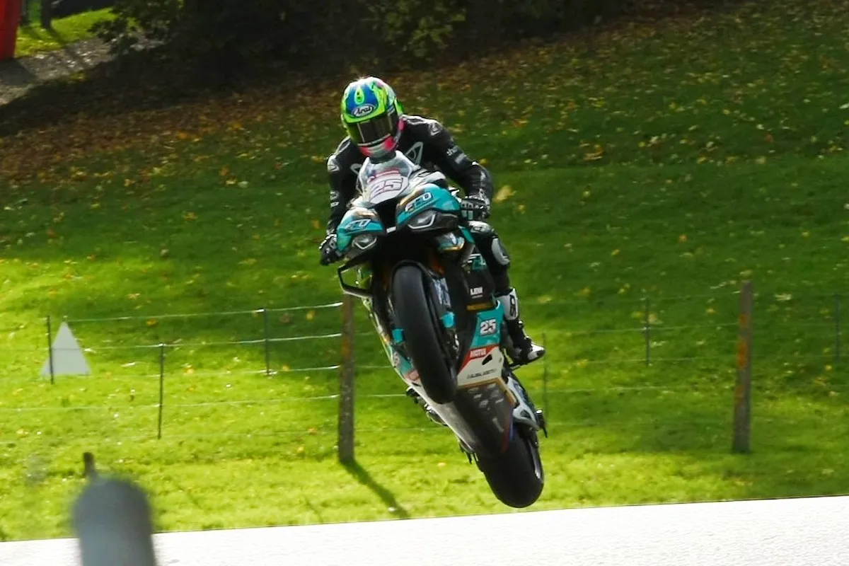 josh brookes test cadwell park fho bmw 2022