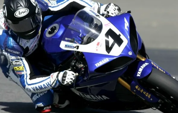 josh hayes action yamaha american superbike